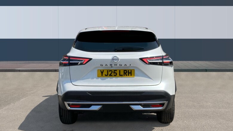 Nissan Qashqai 1.3 DiG-T MH Acenta Premium 5dr Petrol Hatchback